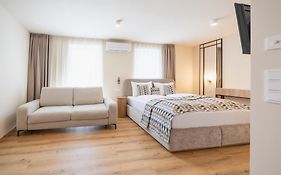 Casa Plus - Rooms & Apartments